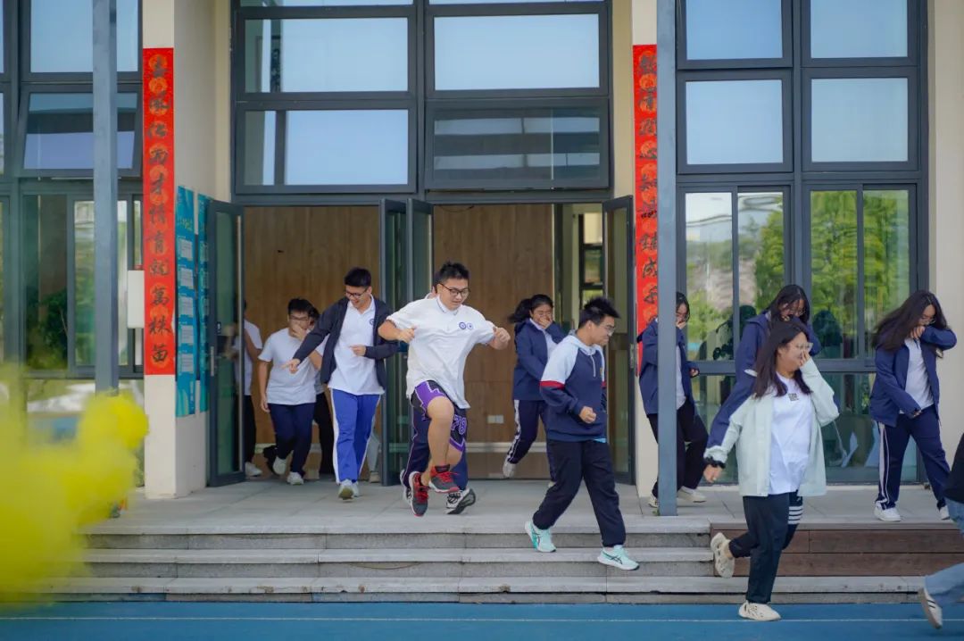 深圳中新中学是公立还是私立