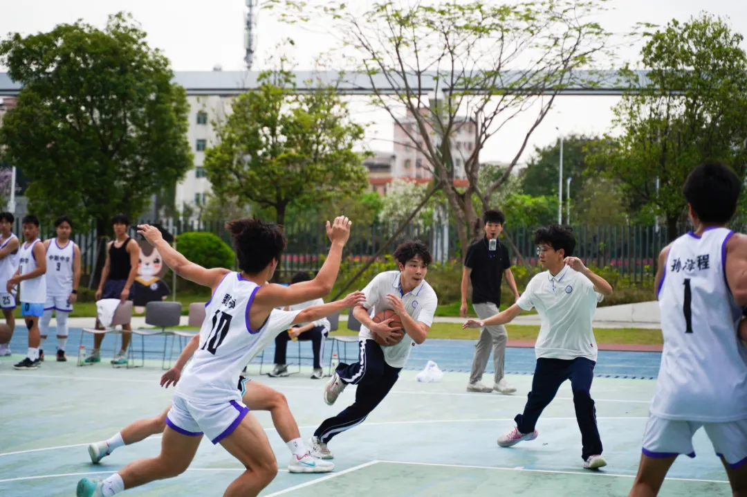 深圳市中新中学公办还是民办